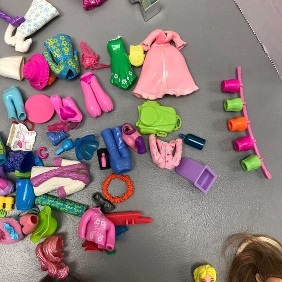 10 Polly Pocket Dolls‎ w/ a ton of cloths, accessories and furniture - Picture 7 of 10